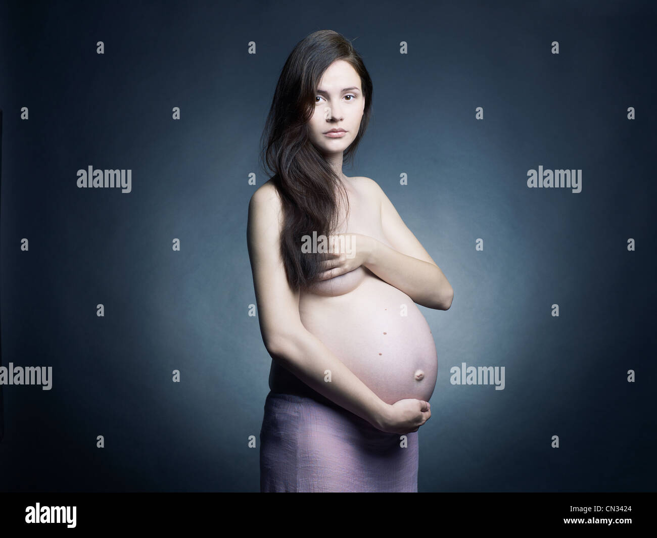Голая 30-летняя беременная женщина (15 фото) Голая 30-летняя беременная женщина (15 фото)