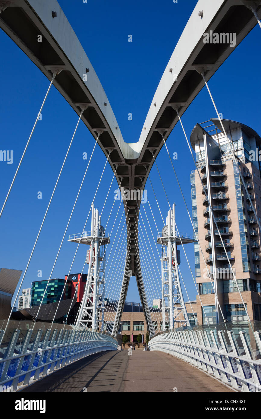 England, Lancashire, Manchester, Salford Quays, Millenium Bridge and the Lowry Centre Stock Photo