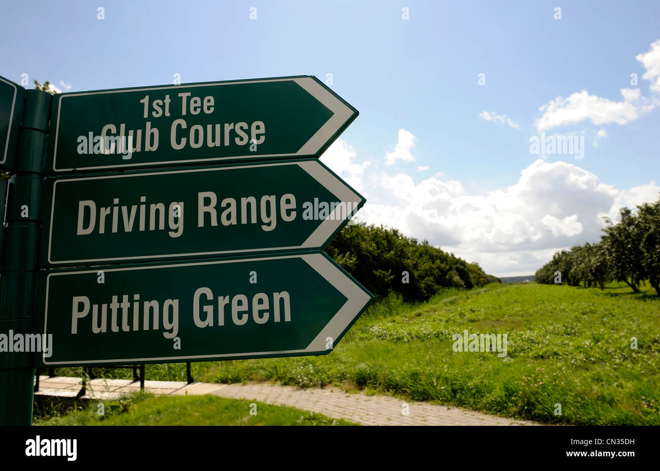 Golf course signs path hi-res stock photography and images - Alamy