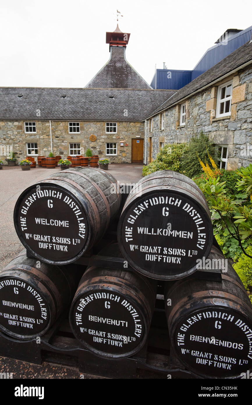 Scotland, Speyside, Dufftown, Glenfiddich Whiskey Distillery Stock ...