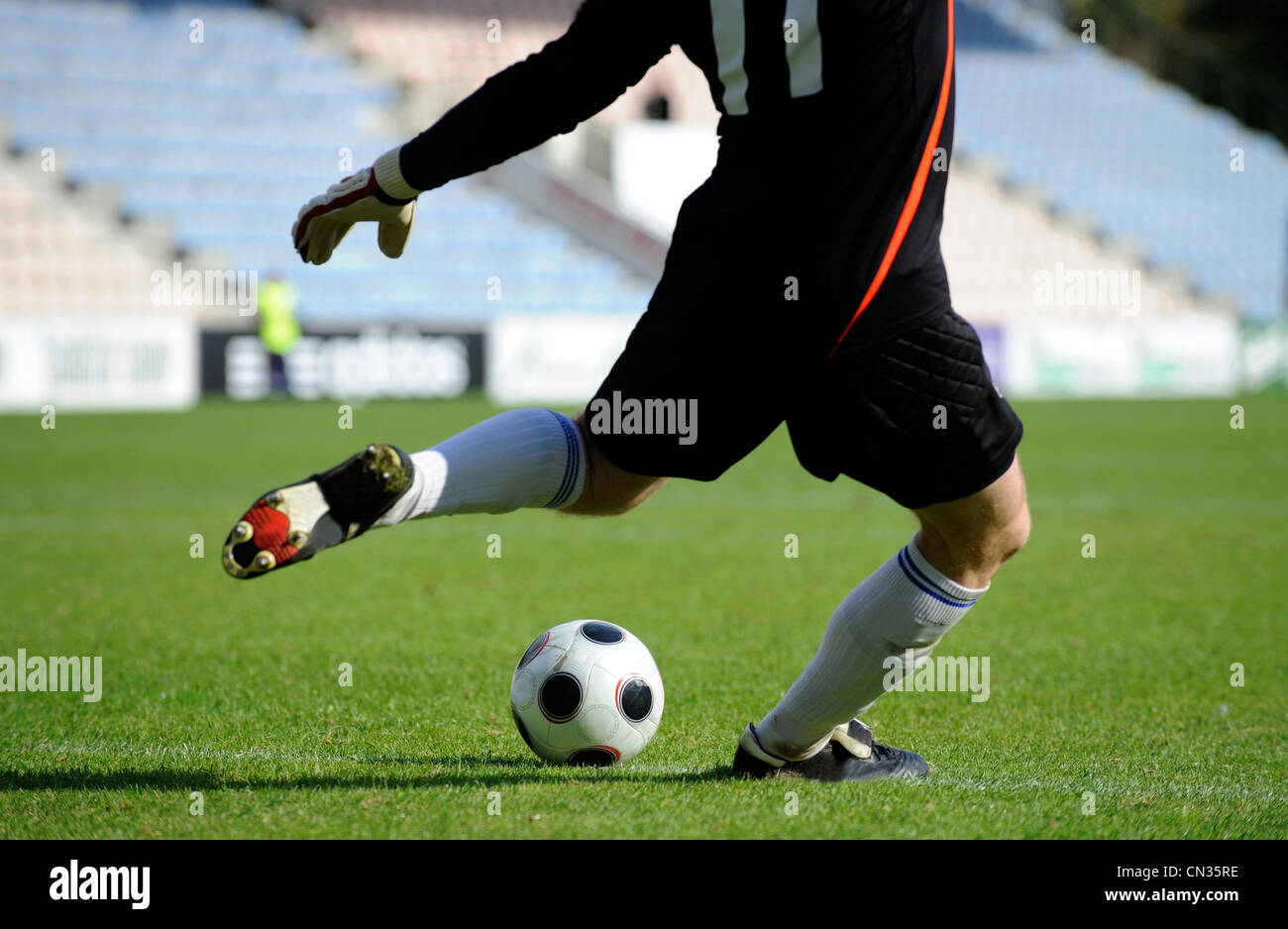 Soccer goalie free kick hires stock photography and images Alamy