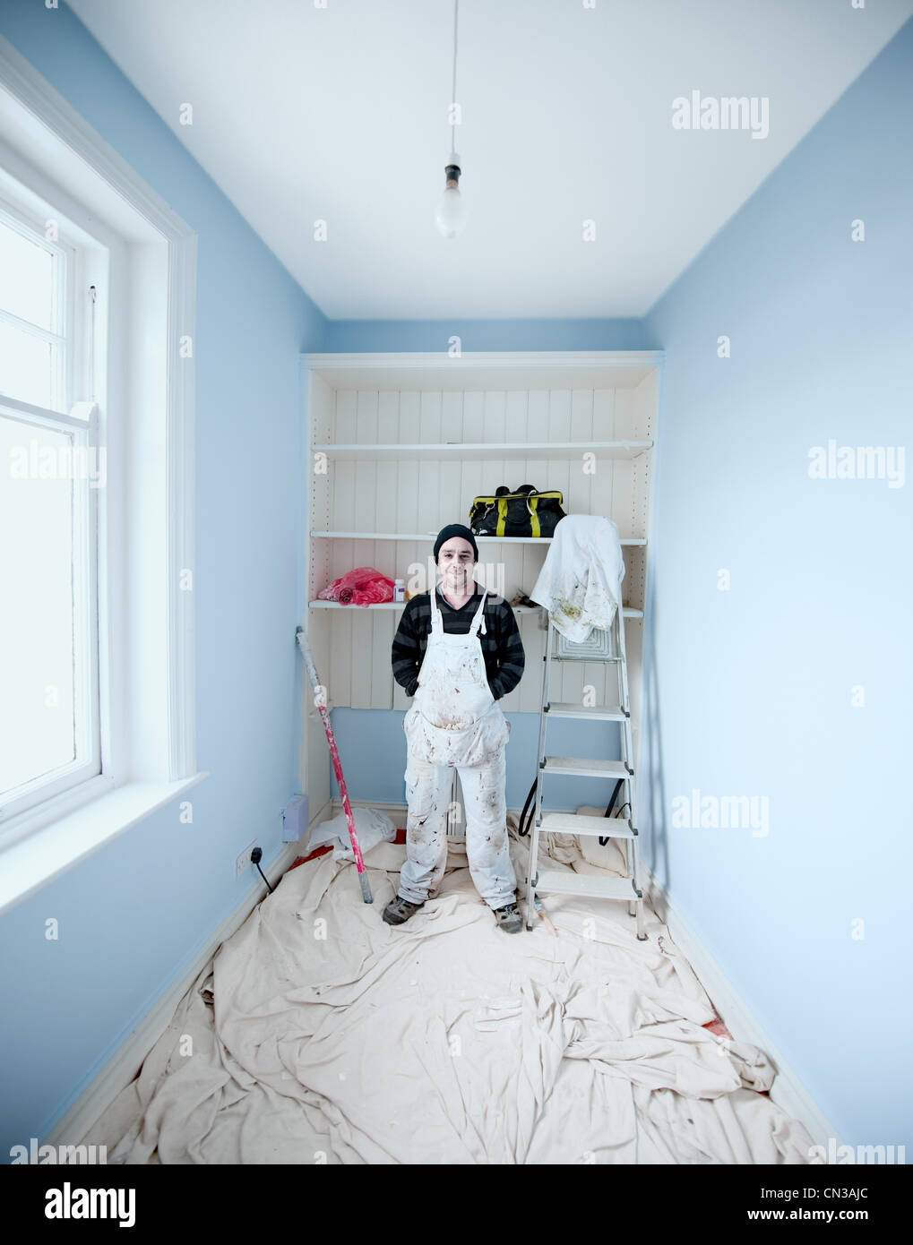 Person wearing white sheet hi-res stock photography and images - Alamy