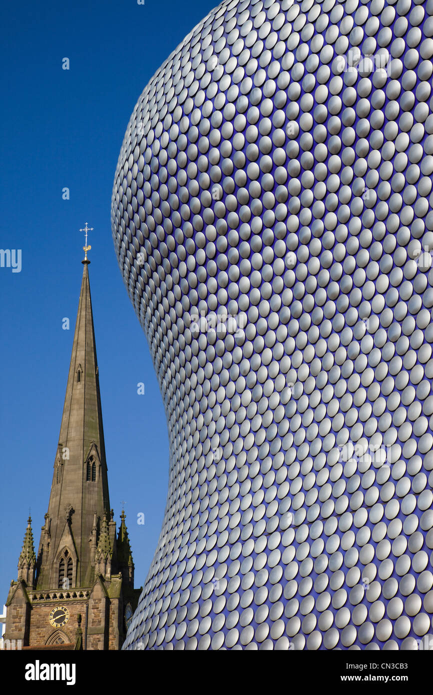 Birmingham, Selfridges Department Store designed by future Systems and St.Martins Church Spire, Bullring Shopping Centre Stock Photo