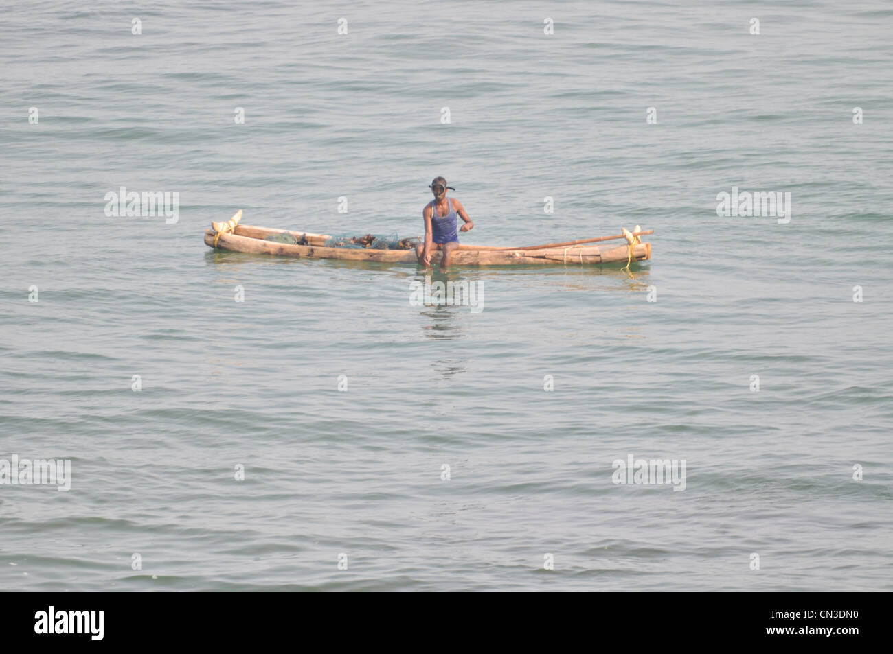 fisherman diving for mussels at kovalam kerala malabar india Stock