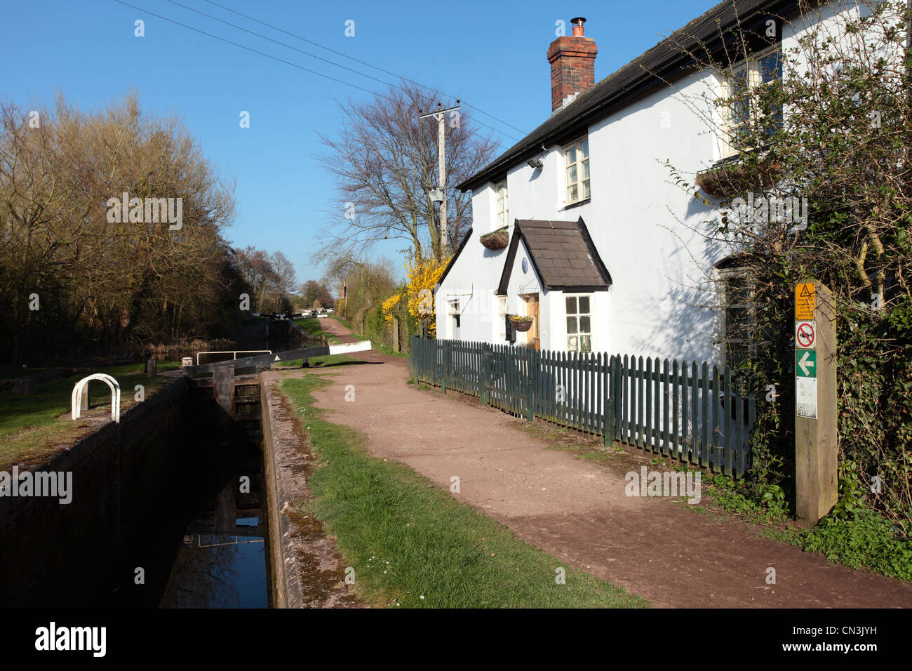 Lock keeper's cottage on the Worcester and Birmingham canal at