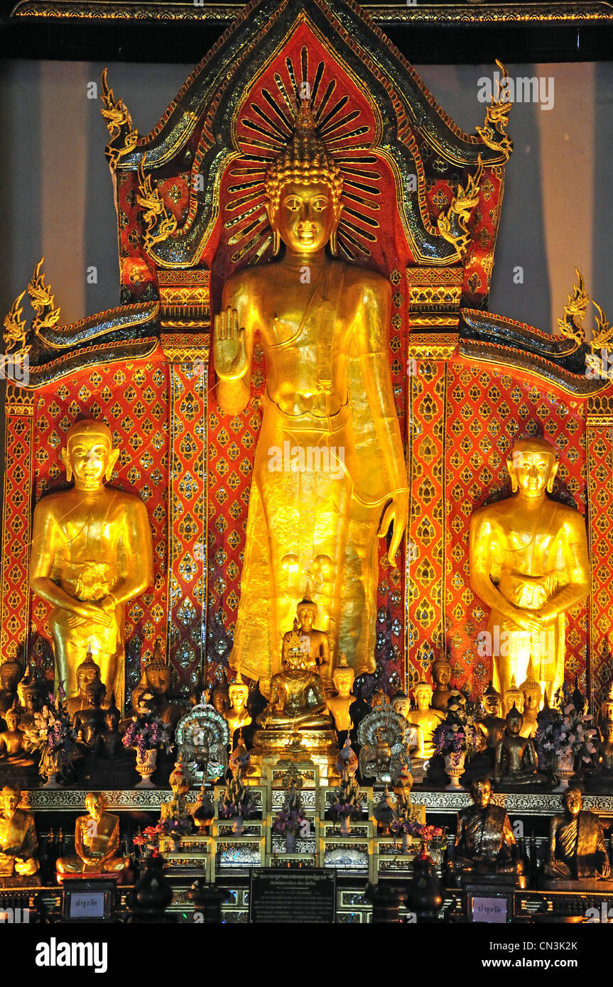 Golden Buddha in temple interior, Wat Chedi Luang, Chiang Mai, Chiang Mai Province, Thailand Stock Photo