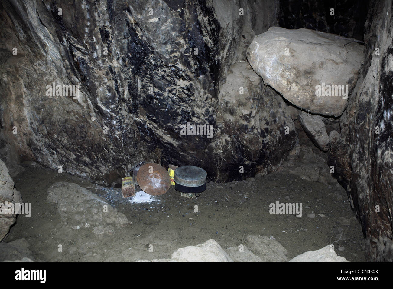 The interior view of the Shanidar cave in Kurdistan. Iraq  where hominid fossils from Neanderthal was found in 1957. Stock Photo