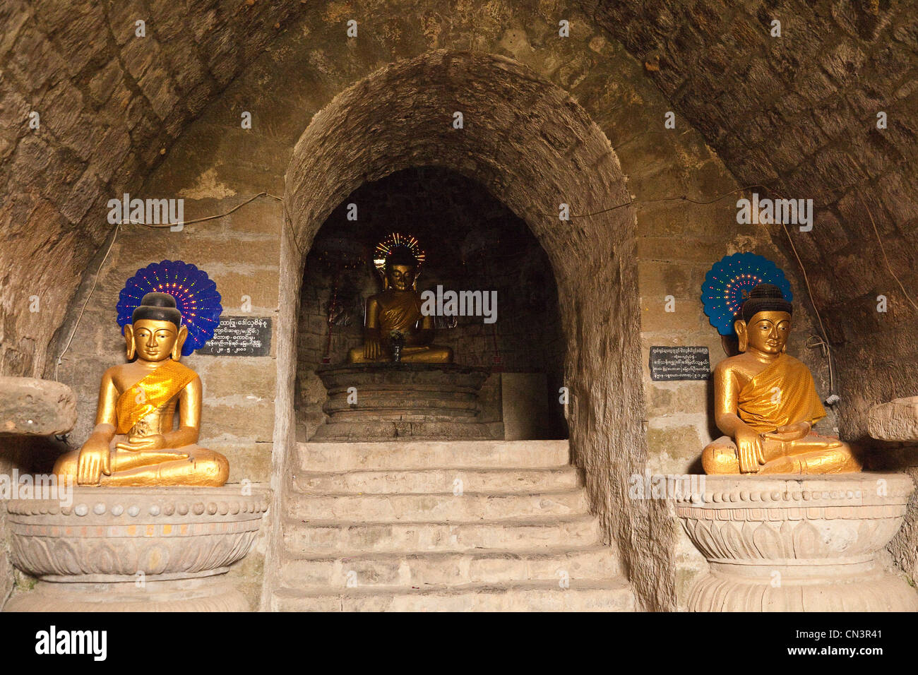 Myanmar (Burma), Rakhine (Arakan) state, Mrauk U, Dukkhanthein pagoda buddha Stock Photo