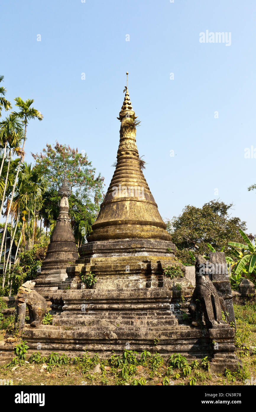 Myanmar (Burma), Rakhine (Arakan) state, Mrauk U, stupa in Pharabow pagoda Stock Photo