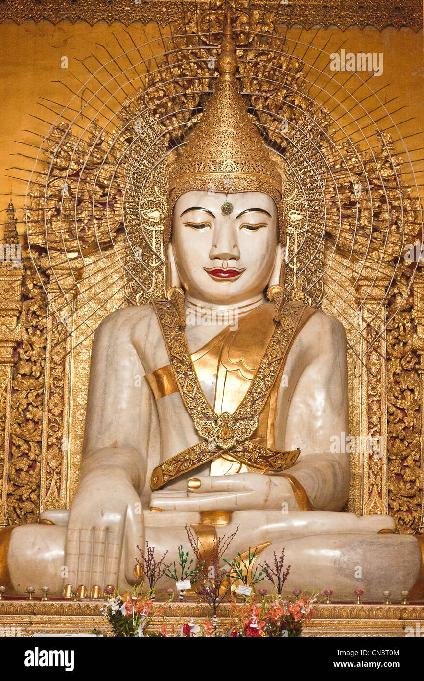 Myanmar (Burma), Mandalay division, Mandalay, Buddha carved from a single block of marble in the Kyauktawgyi pagoda Stock Photo
