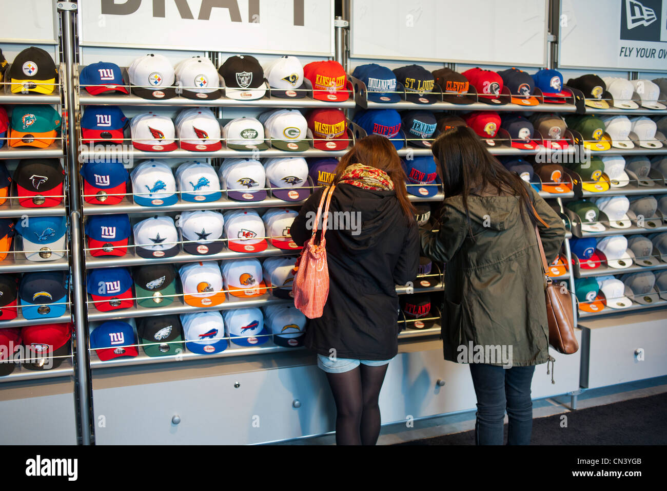 Football fans at the "NFL at Draft" pop-up shop in Midtown Manhattan in New  York Stock Photo - Alamy