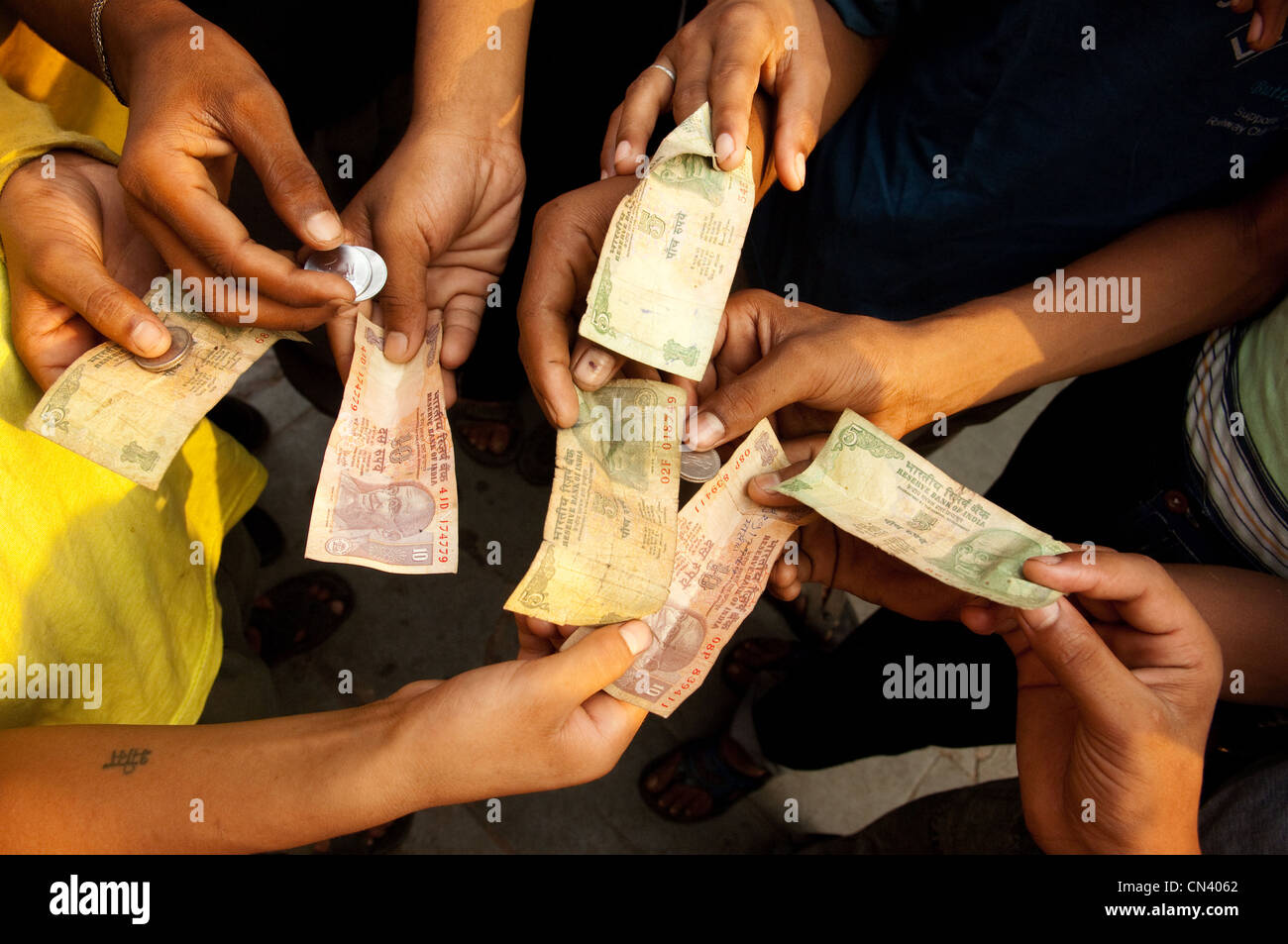 People Exchange Money In India Stock Photo Alamy