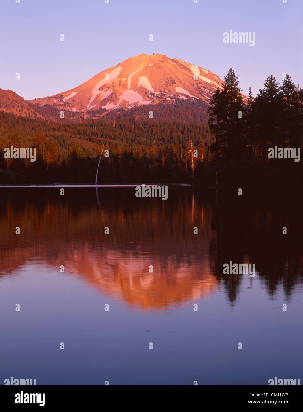 Tranquil lake sunset reflects hi-res stock photography and images - Alamy