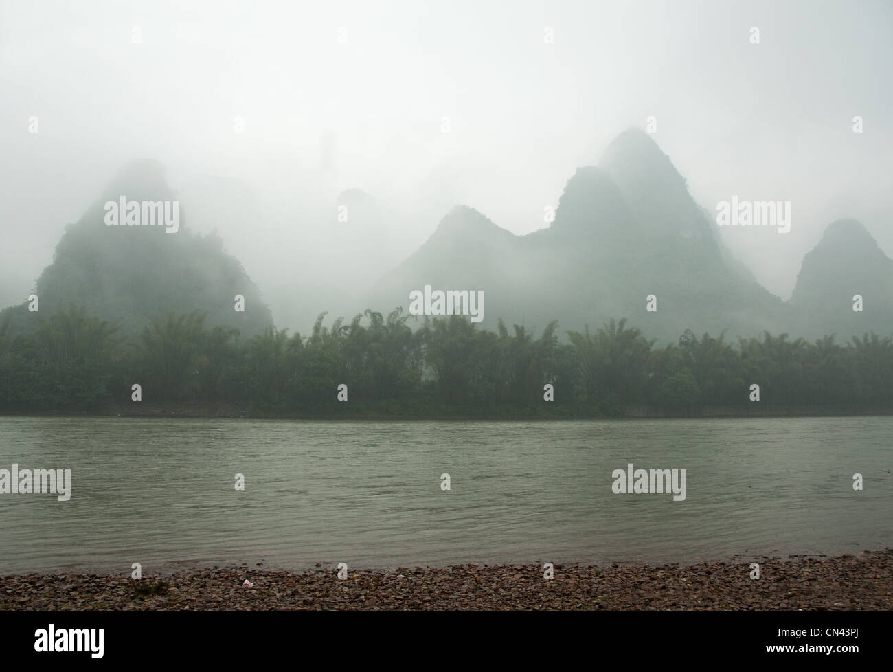 Li River on a foggy day, Yangshuo, Guilin, Guangxi Province, Southern China Stock Photo