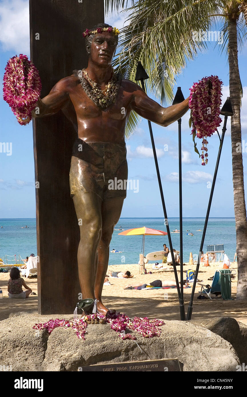 Elk284-1549v Hawaii, Oahu, Waikiki Beach, Duke Kahanamoku statue, decorated with orchid leis, famous early day surfer Stock Photo