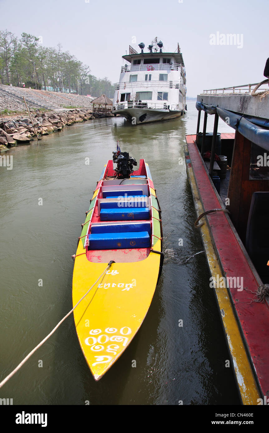 River ferry at landing, Don Sae, Pak Tha Region, Bokèo Province, Laos Stock Photo