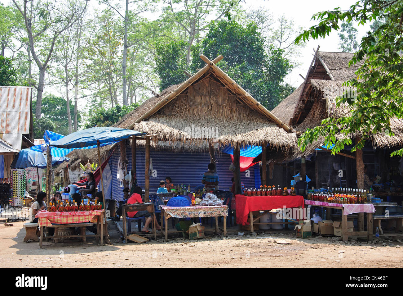 Stalls in tourist market, Don Sae, Pak Tha Region, Bokèo Province, Laos Stock Photo