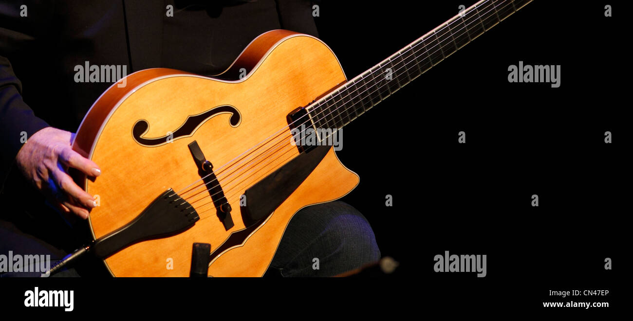 Semi musical hi-res stock photography and images - Alamy