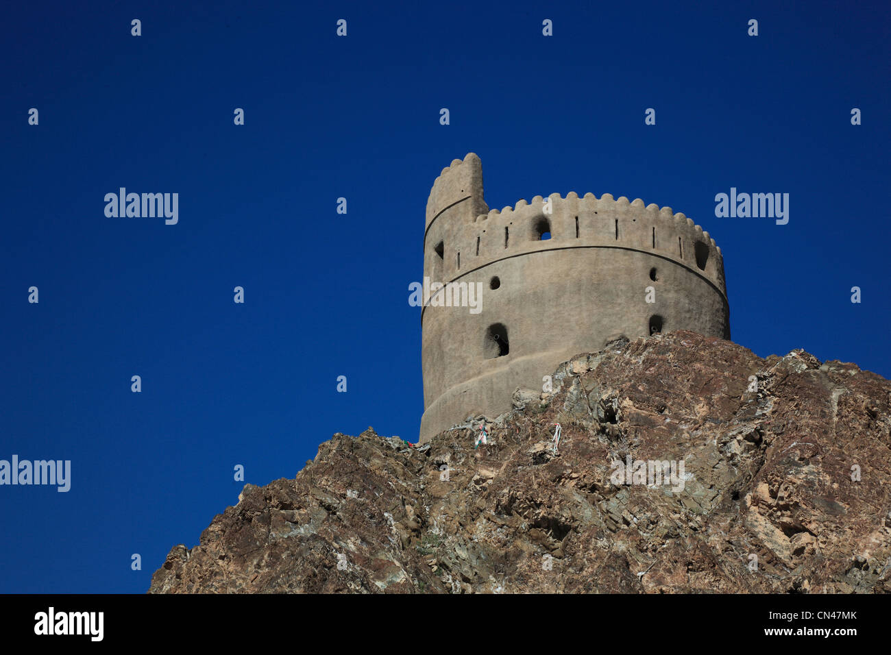 Alter Wachturm über der Altstadt von Mutrah, Muscat, Oman Stock Photo