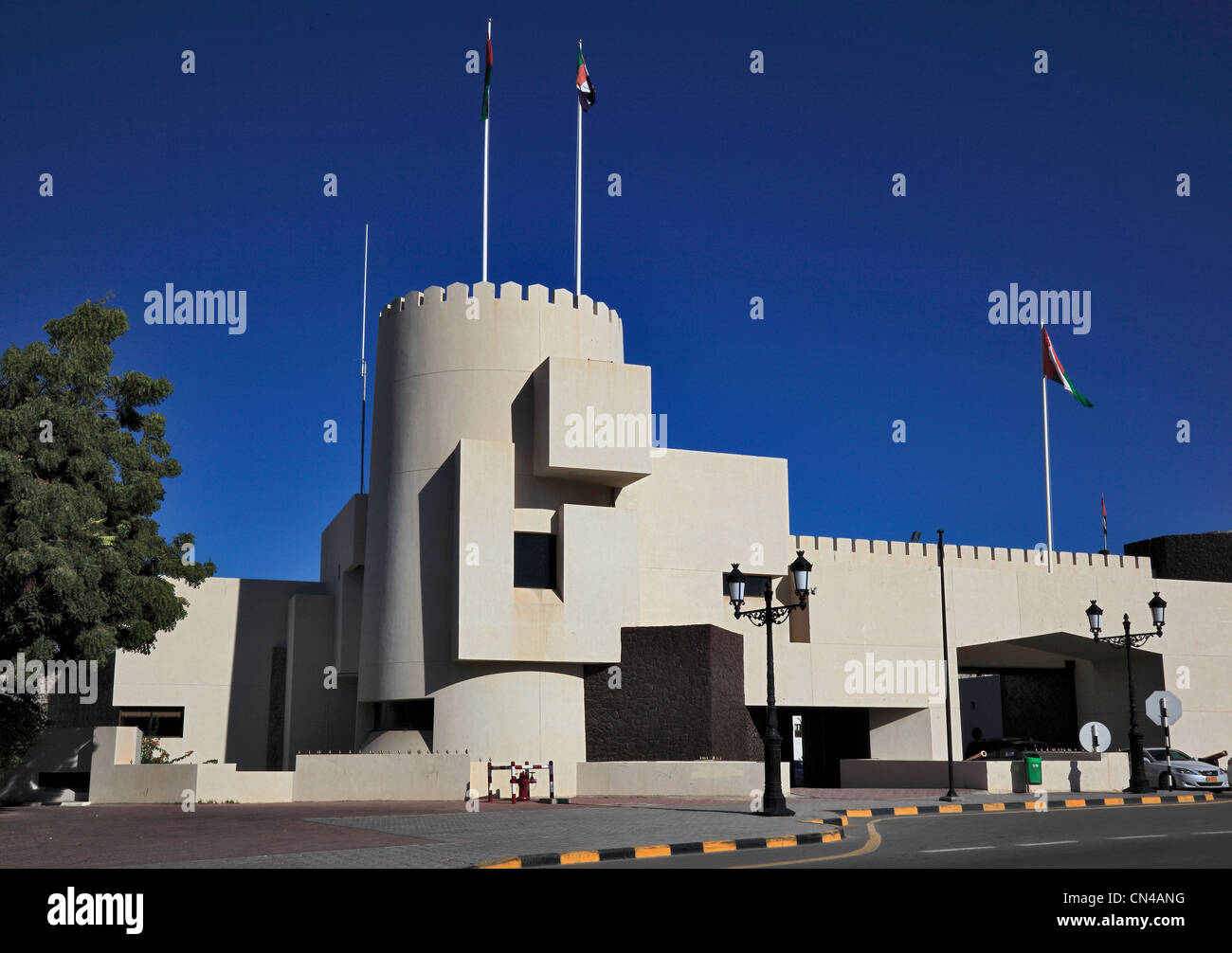 Stadttor Bab Kabir Polizeistation, Regierungsgebäude in Muscat Stock Photo