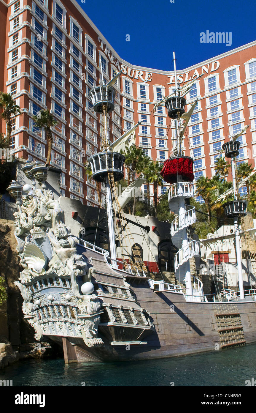 United Statess, Nevada, Las Vegas, Treasure Island casino resort hotel, replic of old boat for the daily show Stock Photo