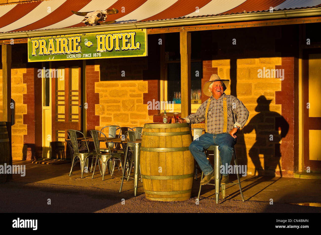 Australia, South Australia, Parachilna, Darryl Fels having a beer Stock Photo