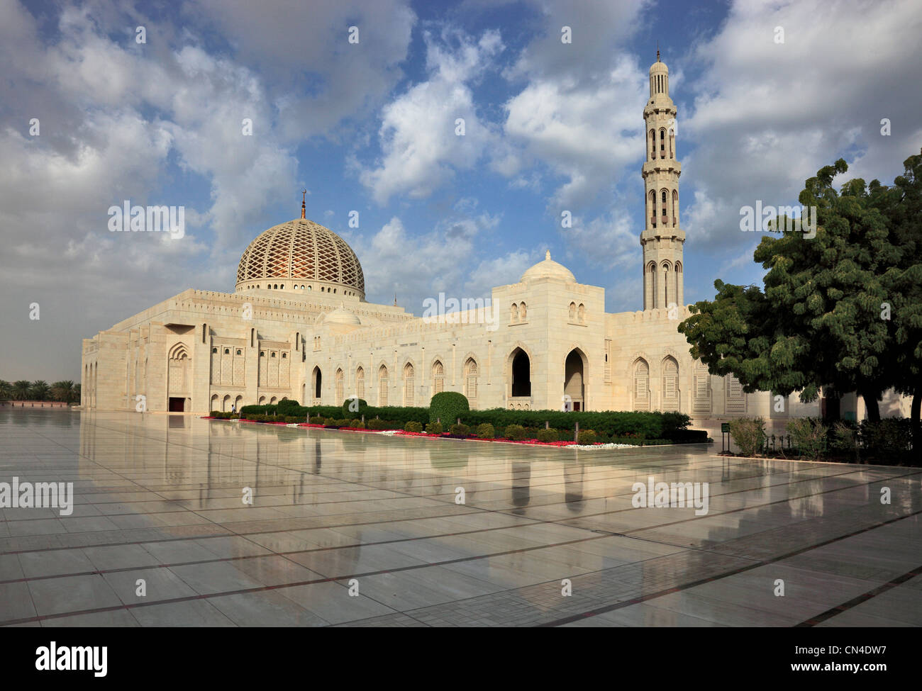 Die Große Sultan-Qabus-Moschee in Muscat ist die Hauptmoschee in Oman. Sie gilt als eines der wichtigsten Bauwerke des Landes un Stock Photo
