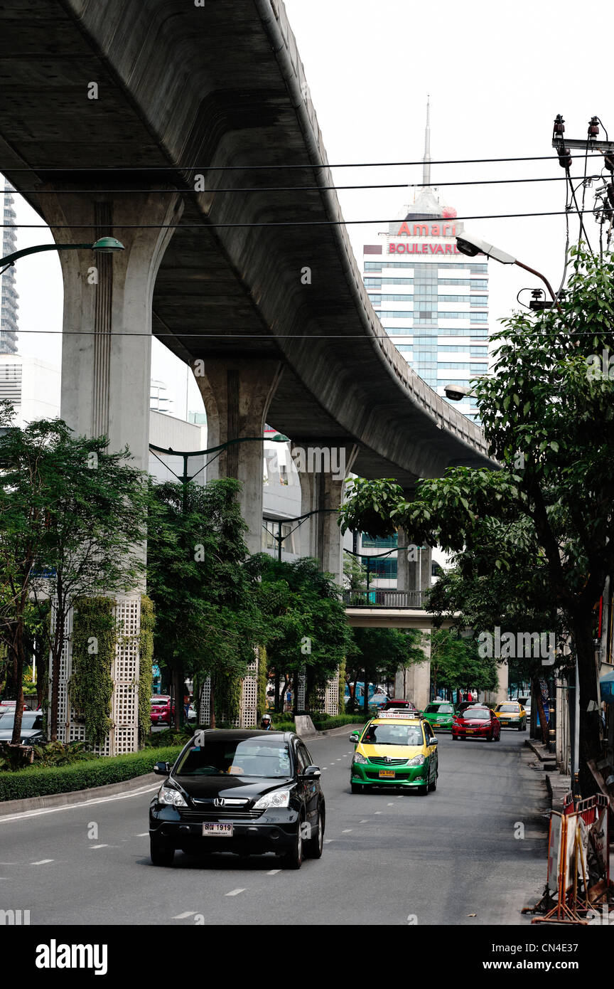 Qiz va Labrador tugunlari bilan porno jinsiy aloqani onlayn tomosha qiling