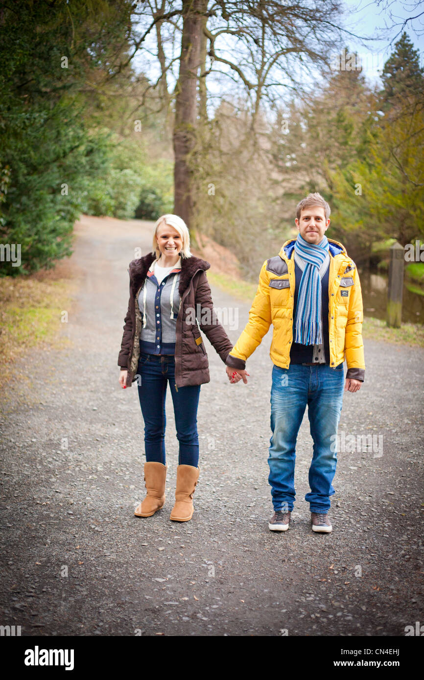 Teen couple walking holding hands hi-res stock photography and images ...