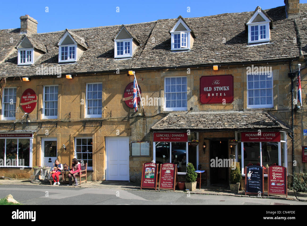 England Gloucestershire Stow-on-the-Wold Old Stocks hotel & restaurant Stock Photo