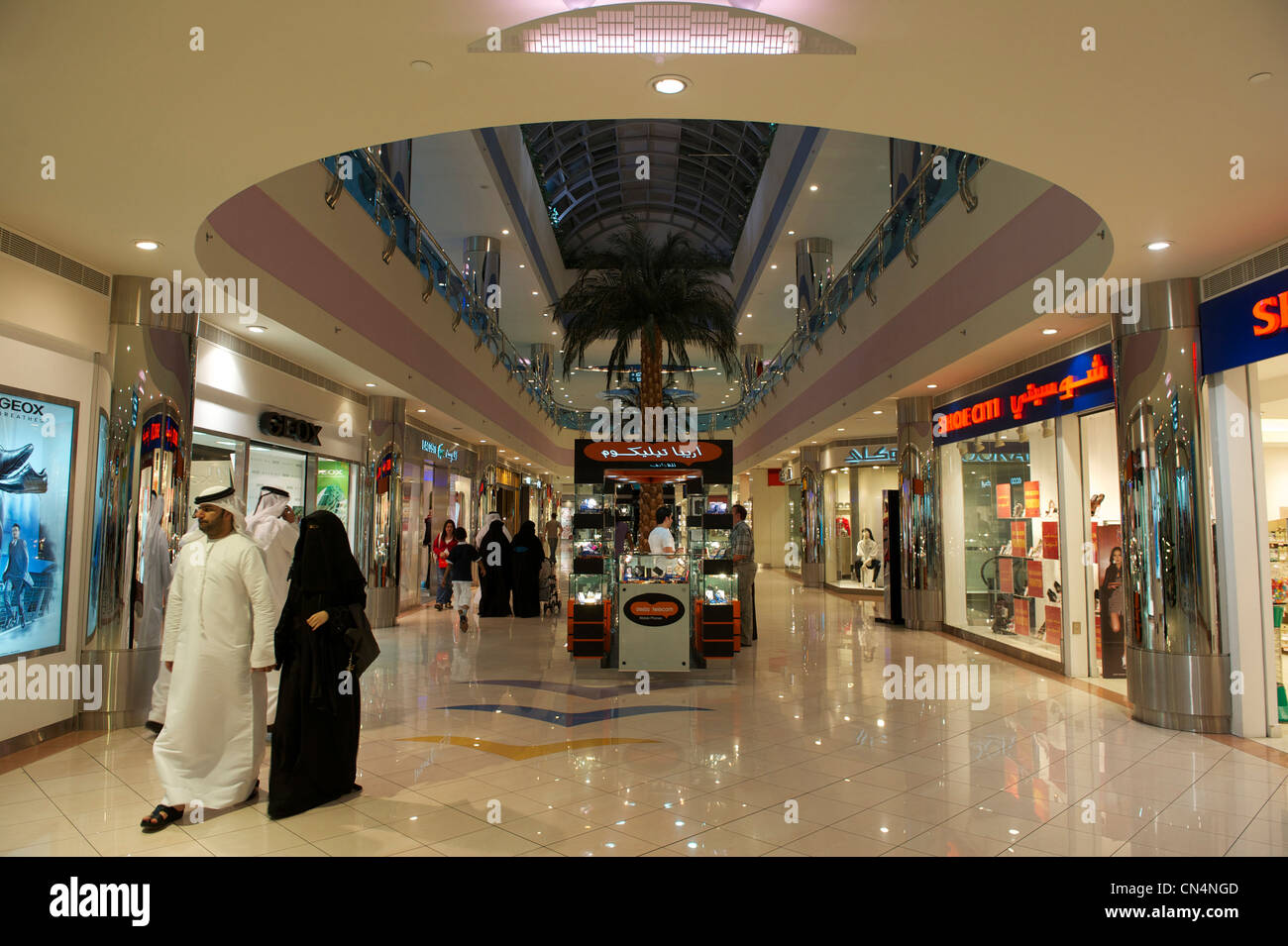 Abu dhabi mall hi-res stock photography and images - Alamy