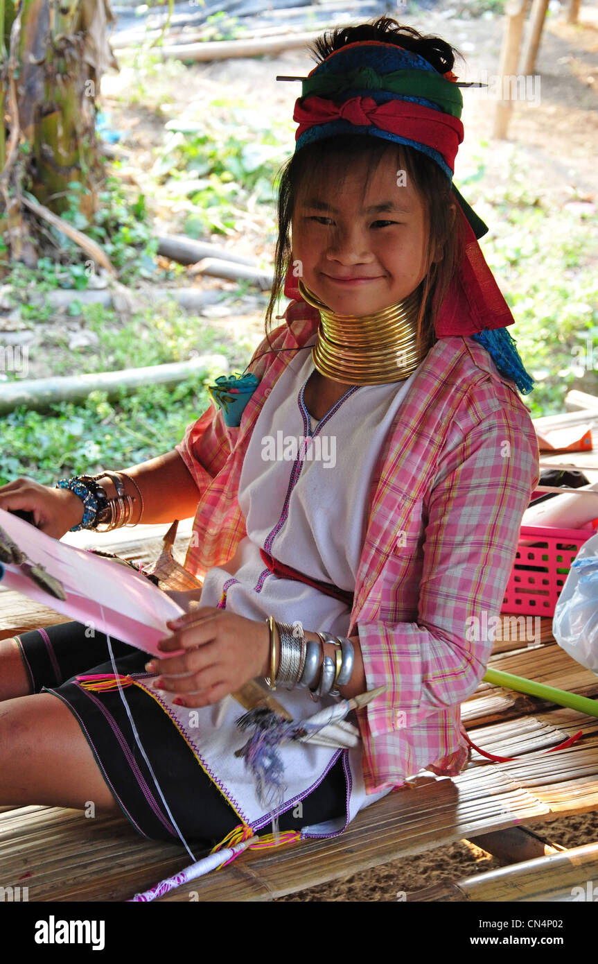 A young Kayan Lahwi girl weaving at Karen Long Neck hill tribe village, Chiang Rai Province, Thailand Stock Photo