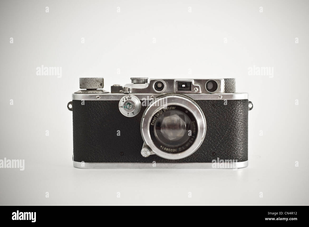 Old leica camera hi-res stock photography and images - Alamy