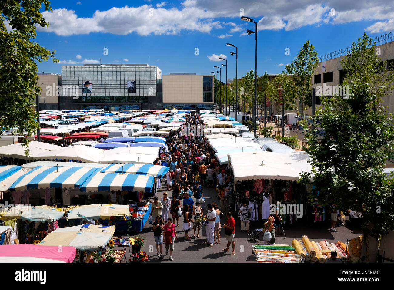 France, Herault, Beziers, the district of the Champ de Mars, the Friday market on the Place du 14 juillet (14th of July Square) Stock Photo