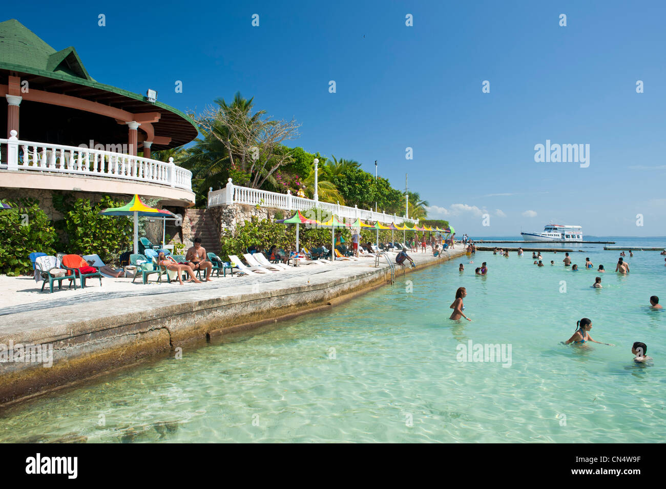 Colombia, Bolivar Department, Natural National Park of Islas del Rosario (Coral Islands of Rosario), Isla Grande, Cocoliso Isla Stock Photo