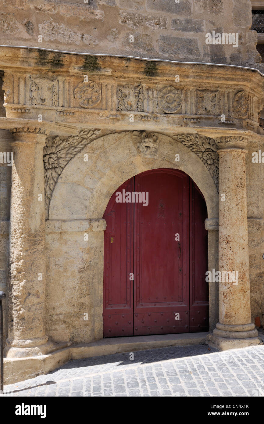 France, Herault, Pezenas, old city, gate of the Hotel d'Agde de Fondousse  Mansion of the 16th-17th century in Rue des Andre Stock Photo - Alamy