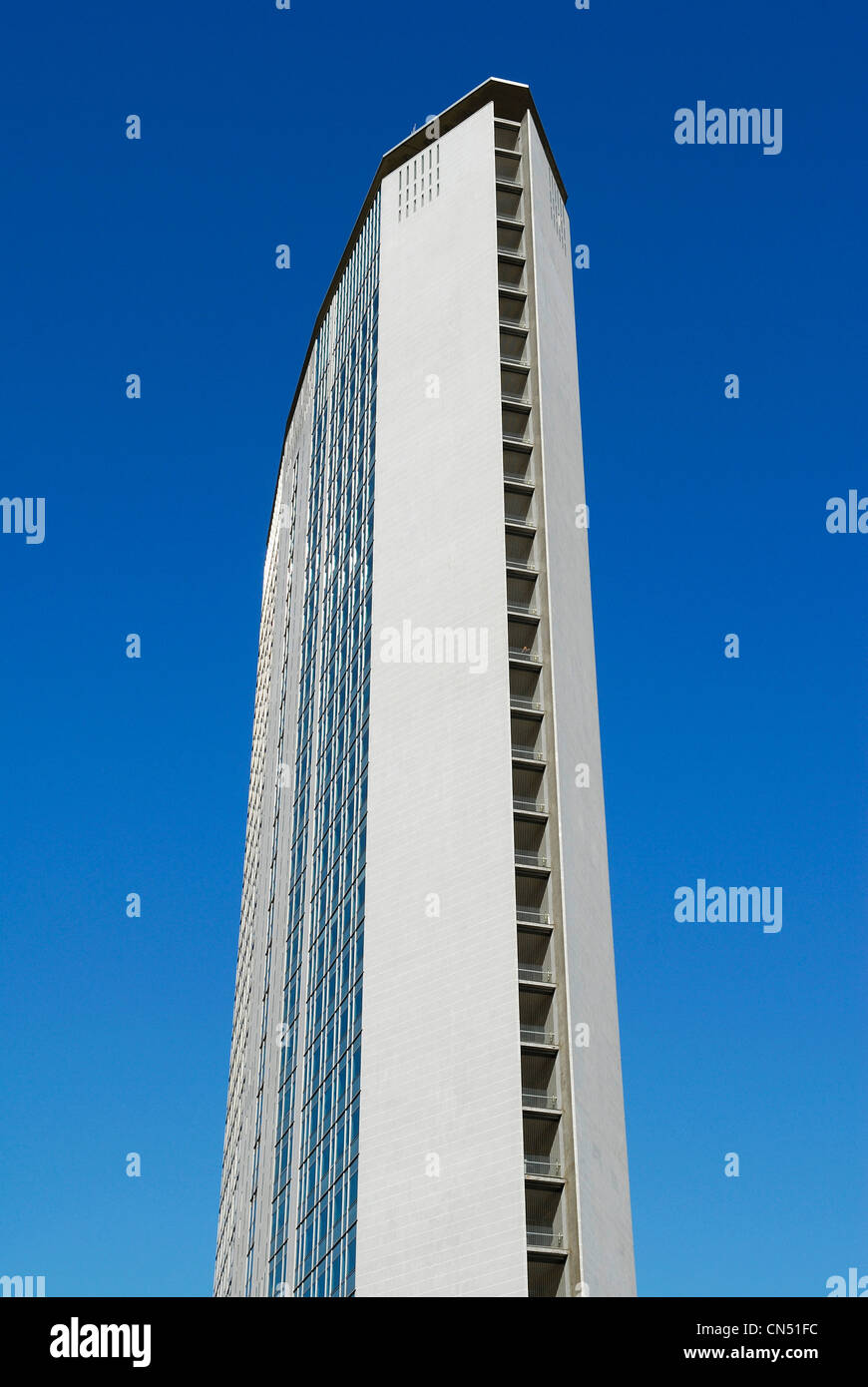 Italy, Lombardy, Milan, Pirelli Tower, called Pirellone, 127 metres tall, built between 1956 and 1961 by architect Gio Ponti Stock Photo