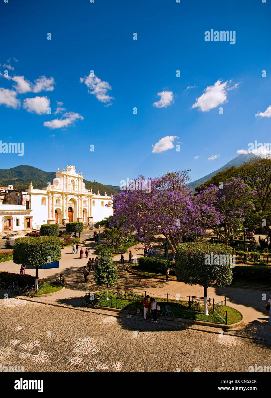 Antigua Guatemala's Catedral de Santiago overlooking Parque Central ...