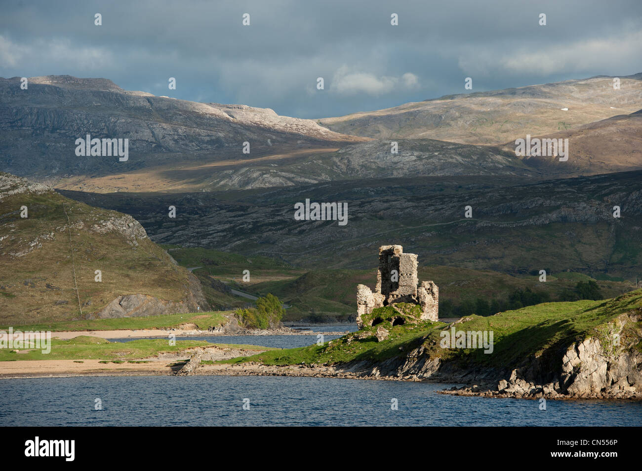 United Kingdom, Scotland, Sutherland, Inchnadamph, Loch Assynt and Ardvreck castle Stock Photo