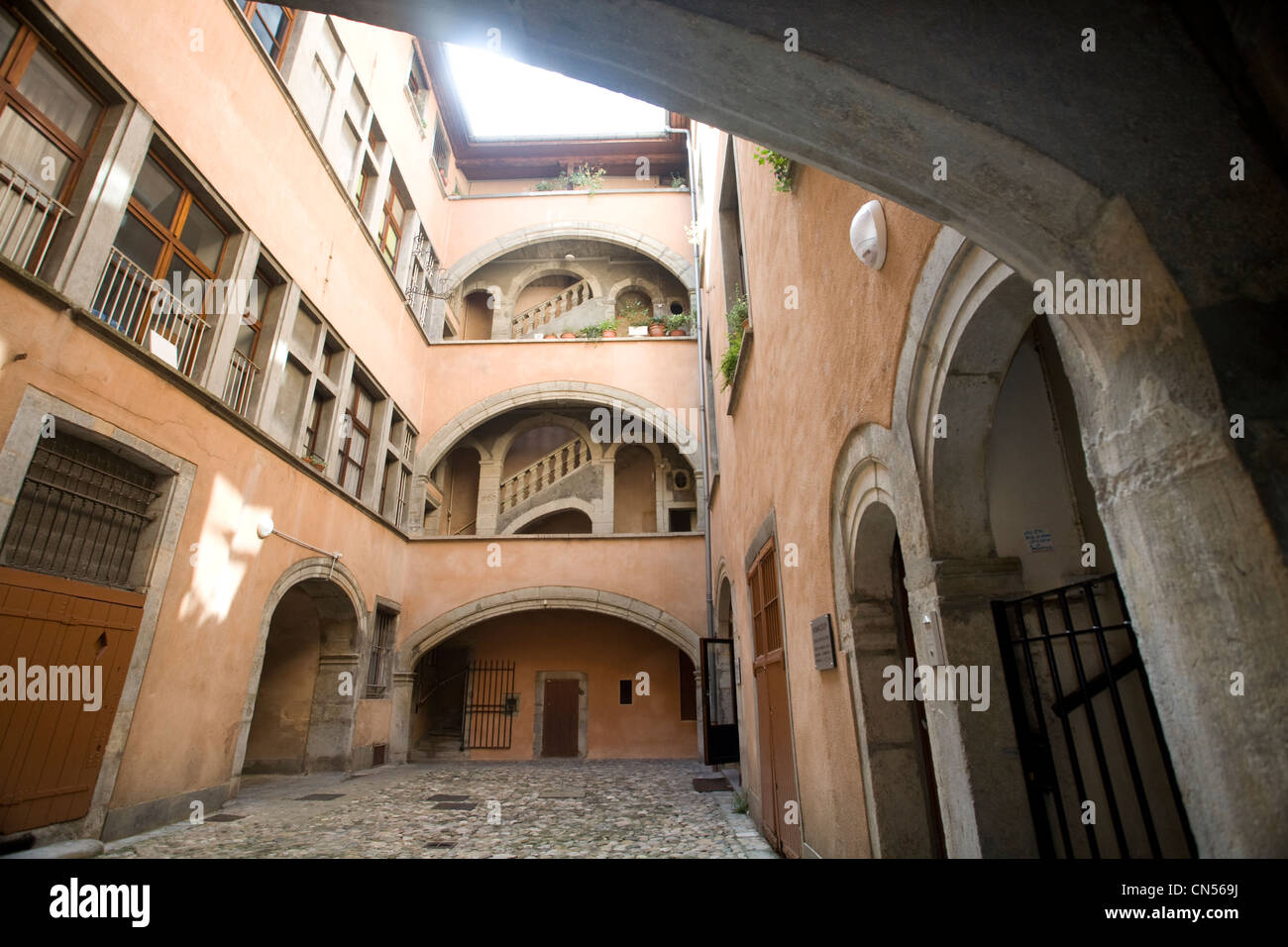 France, Isere, Grenoble, courtyard of the 17th century old Vaucanson Mansion house in Rue Chenoise Stock Photo