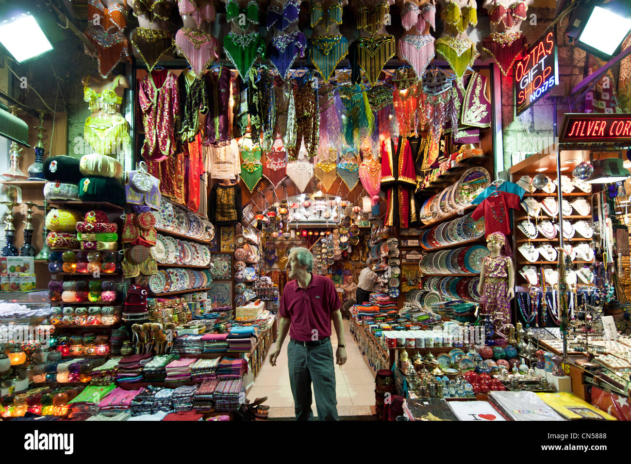 Istanbul Night Market High Resolution Stock Photography And Images Alamy