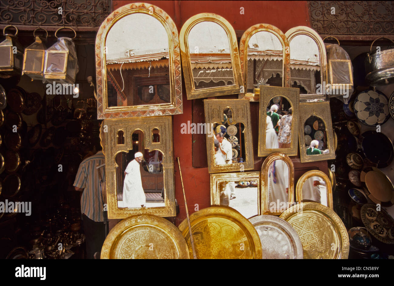 Store mirrors in Marrakech bazaar, Morocco Stock Photo - Alamy