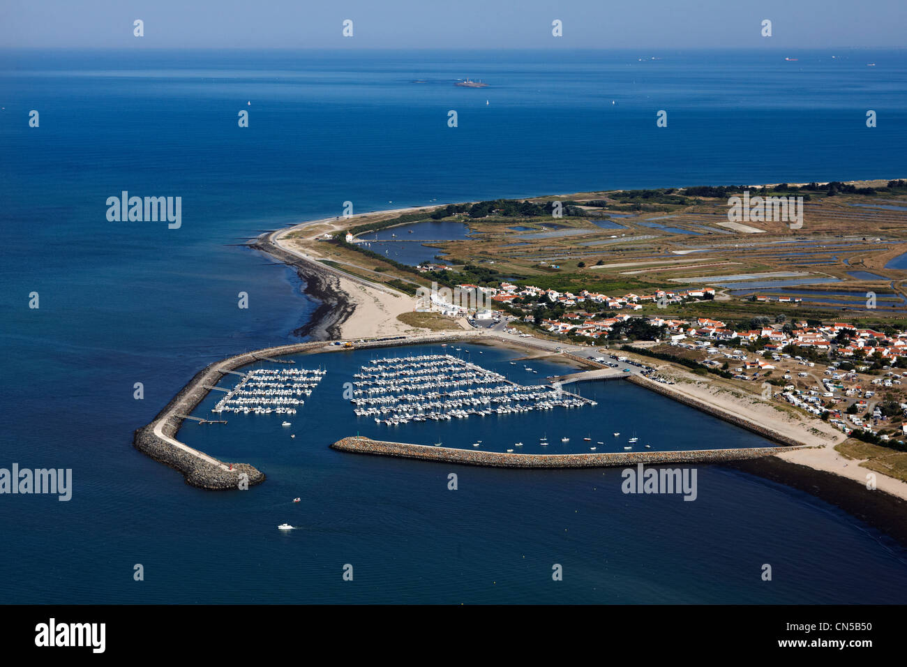 France, Vendee, Ile de Noirmoutier, L'Epine, Pointe du Devin, Morin Harbour (aerial view) Stock Photo