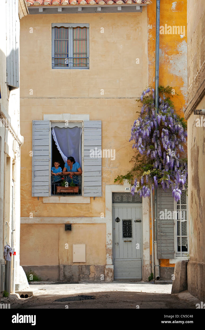 France, Bouches du Rhone, Arles, district de la Roquette, rue GENIVI Stock Photo