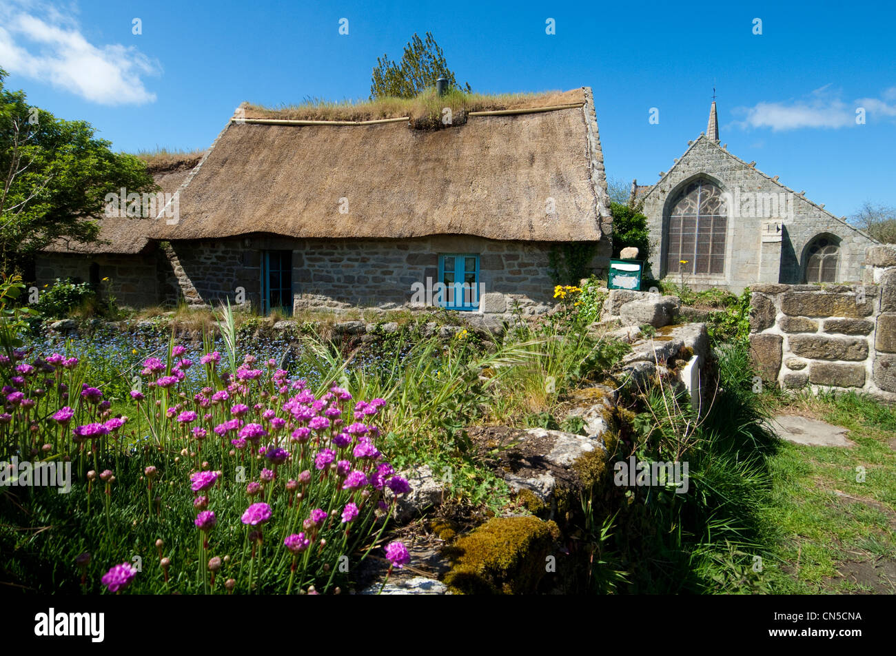 France, Finistere, Pays Bigouden, La Madeleine, traditional houses with thatched roofs Stock Photo