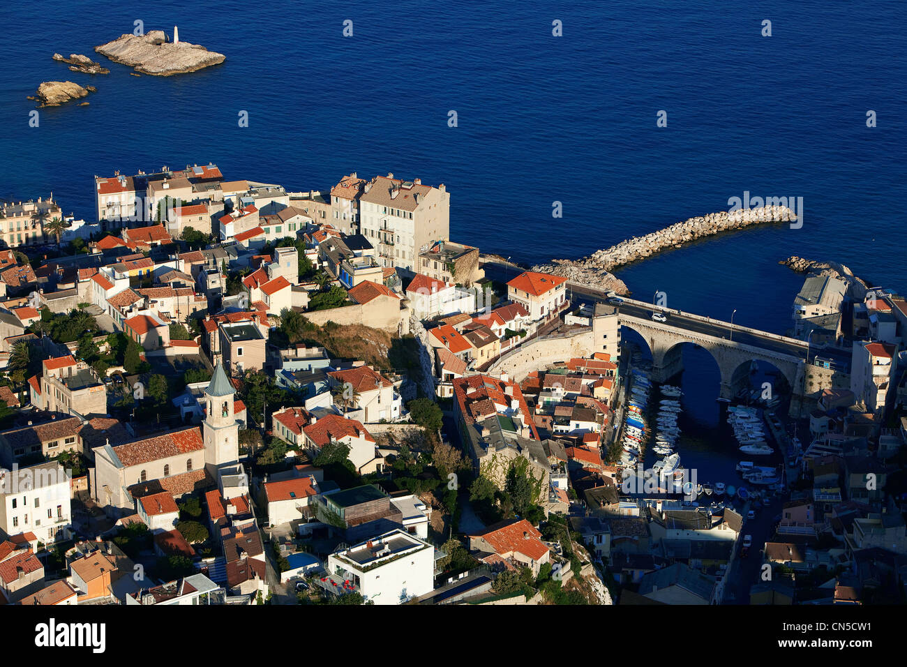 France, Bouches du Rhone, Marseille, 7th district, the valley of Auffes, St Eugene, island of Hung (aerial view) Stock Photo