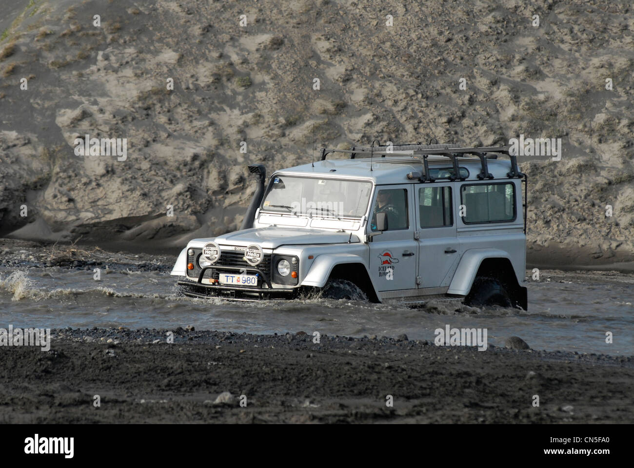 Iceland, Sudurland Region, Land Rover four wheel drive with 38 inches tires crossing a river on the F249 track leading to Stock Photo