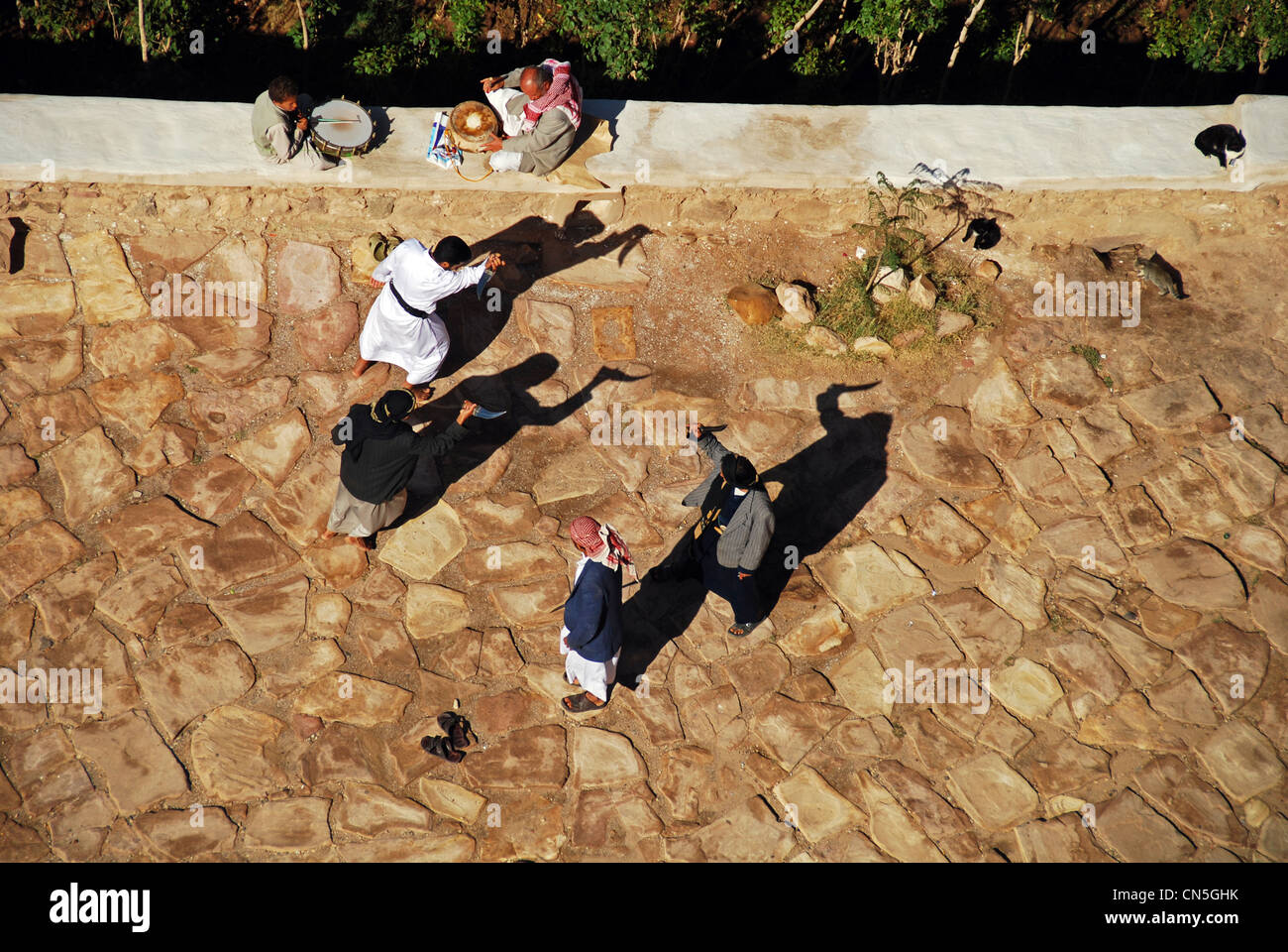 Yemen traditional music hi-res stock photography and images - Alamy