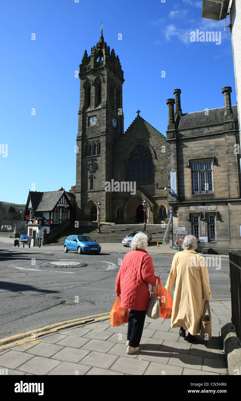 Ladies walking along High Street towards the Old Parish Church of Peebles in the Scottish Borders town Stock Photo