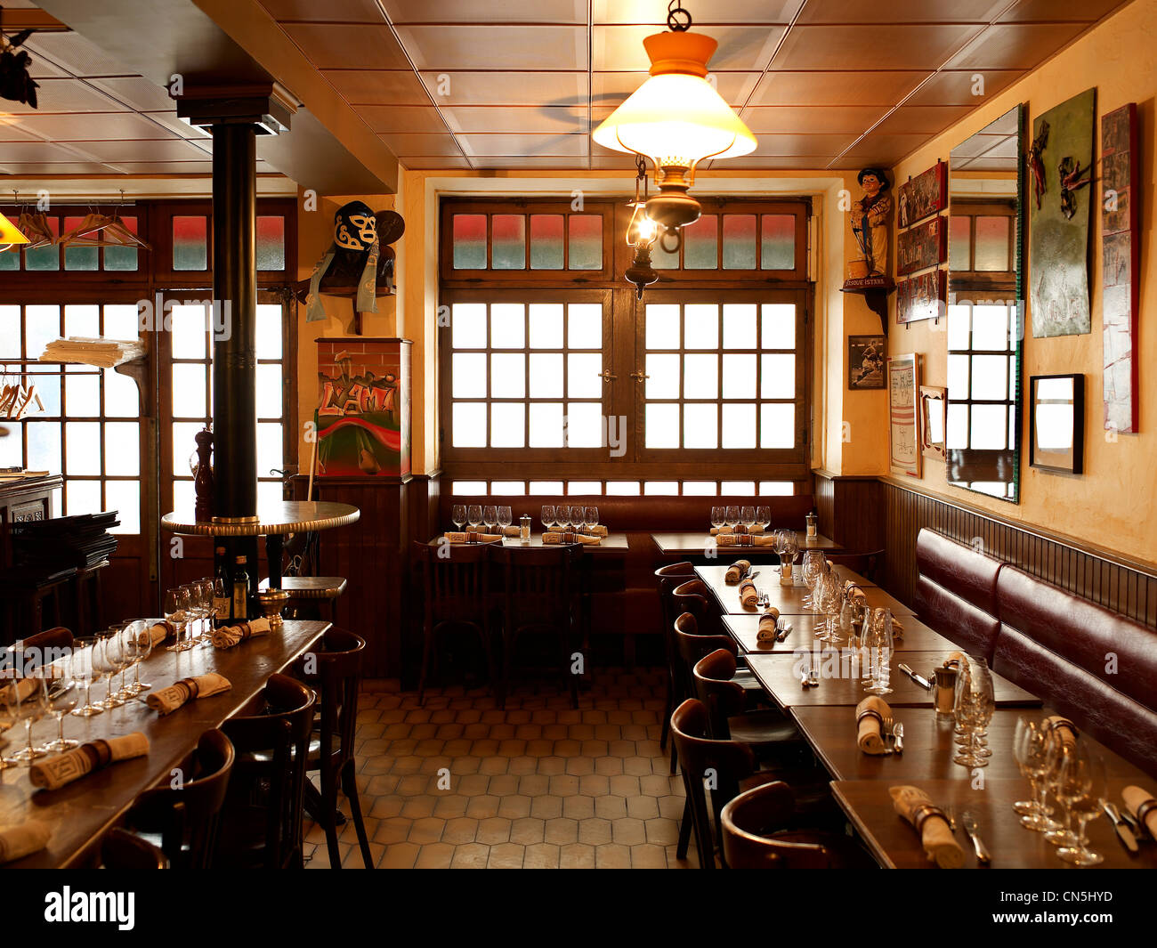 France, Paris, feature: 25 Parisian bistrots, general round of drinks, L'Ami Jean Bistrot, 27 Rue Malar Stock Photo